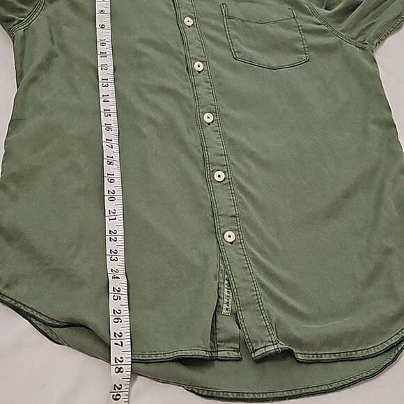 Tommy Bahama size small olive green button down in good condition! - Picture 6 of 9